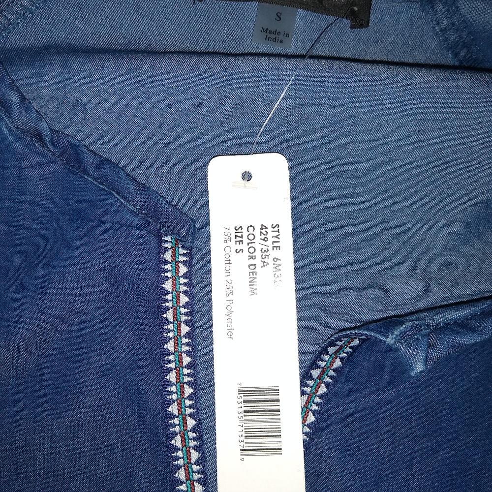 Cute ladies top, by August silk, Small, denim - Picture 2 of 4